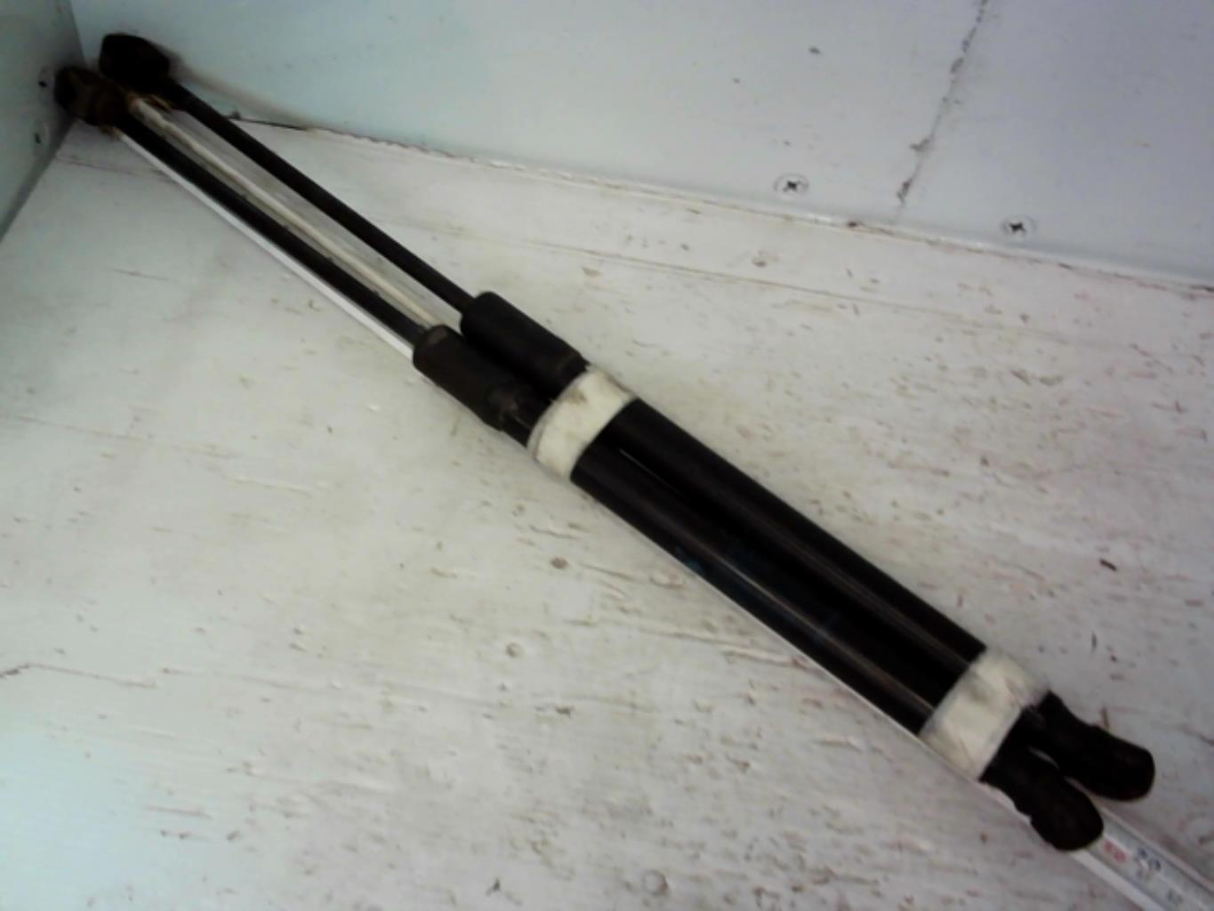 Verin de coffre RENAULT CLIO 3 PHASE 2 BREAK Diesel - 1