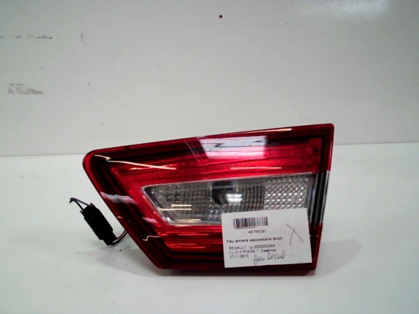 Feu de recul droit RENAULT CLIO 4 PHASE 1 Essence - 1