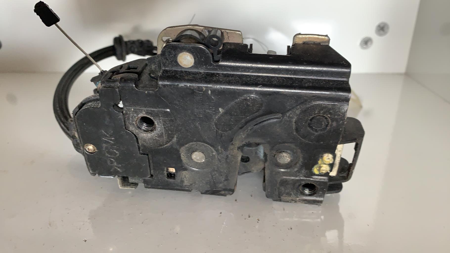 Serrure avant droit VOLKSWAGEN GOLF 4 Diesel - 1