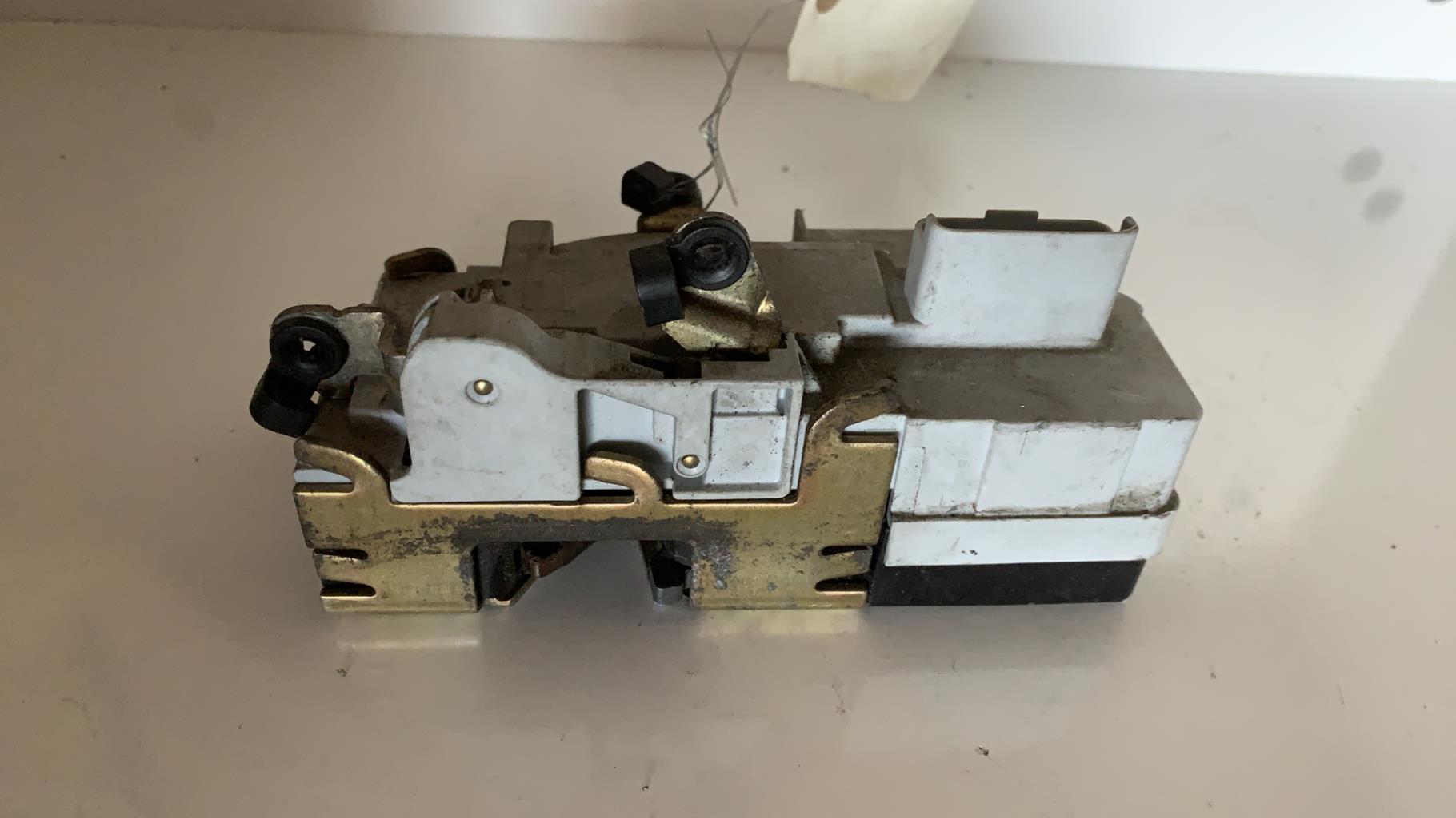 Serrure avant droit PEUGEOT 406 PHASE 1 Diesel - 1