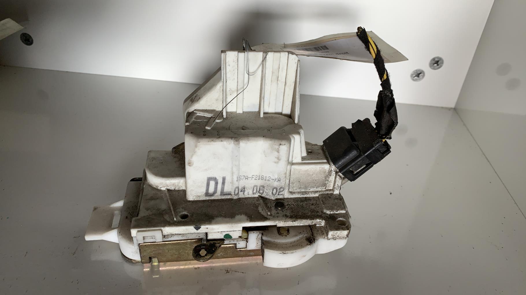 Serrure avant droit FORD MONDEO 2 Diesel - 1