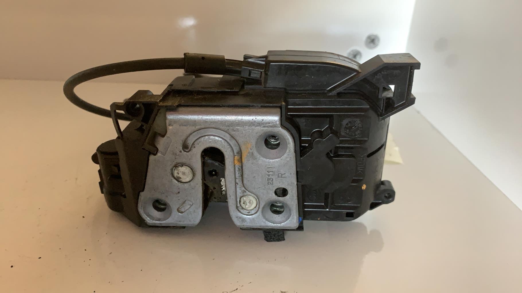 Serrure avant droit RENAULT CLIO 3 PHASE 2 Essence - 1