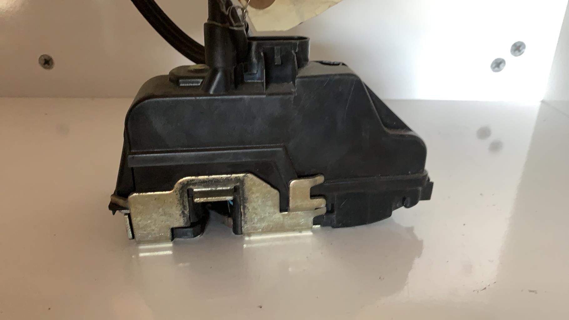 Serrure avant droit RENAULT LAGUNA 2 PHASE 1 Essence - 1