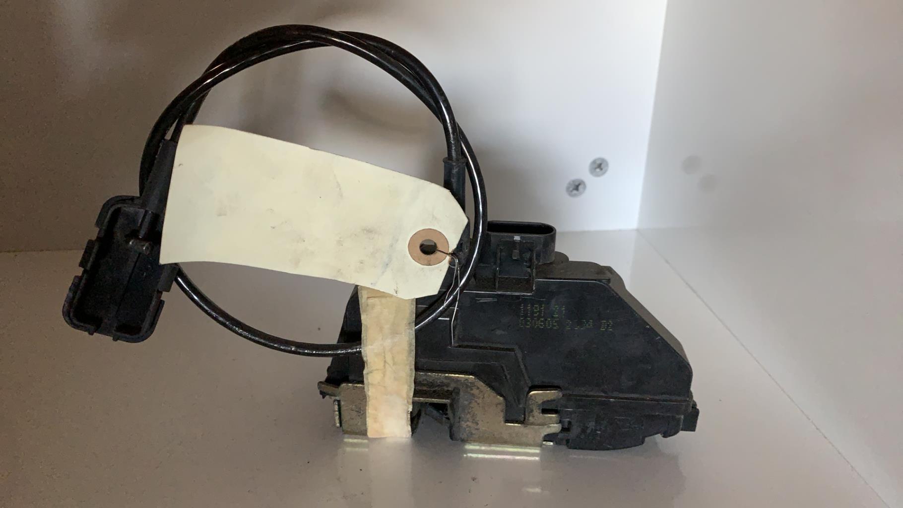 Serrure avant droit RENAULT SCENIC 2 PHASE 1 Diesel - 1