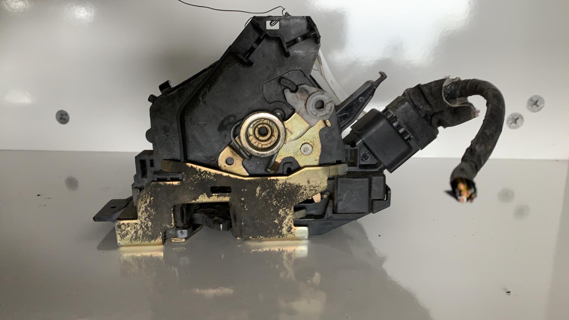 Serrure avant gauche FORD FOCUS 1 Diesel - 1