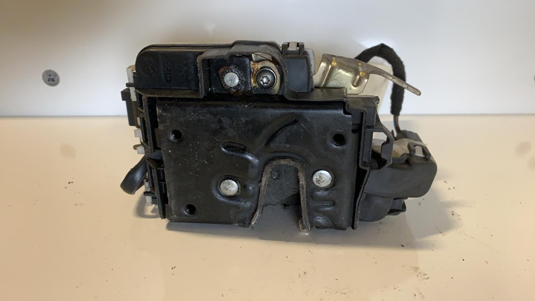 Serrure avant gauche SEAT IBIZA 2 PHASE 3 Essence - 1