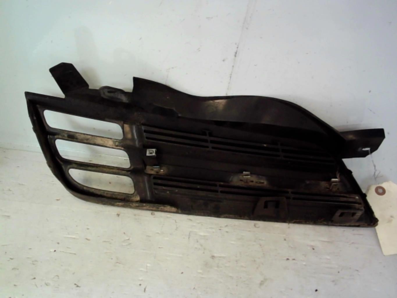 Calandre gauche NISSAN MICRA 3 PHASE 1 Essence - 1