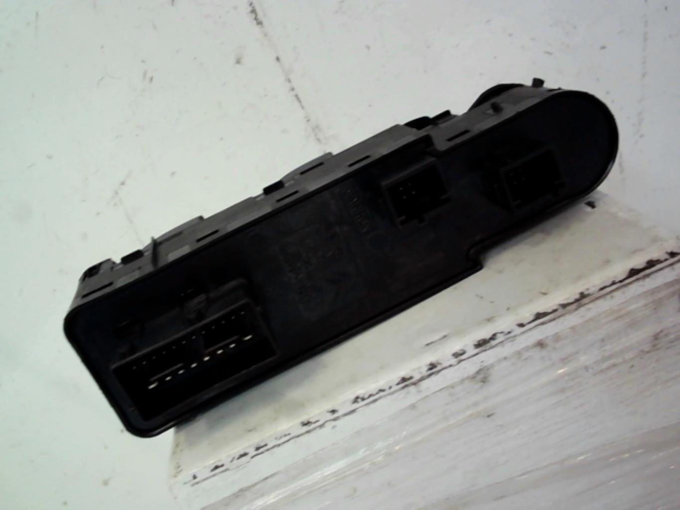 Interrupteur de leve vitre avant gauche CITROEN C4 2 PHASE 1 Diesel - 1