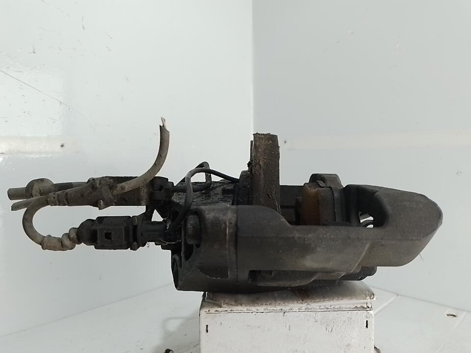 Etrier avant droit (freinage) AUDI A6 3 AVANT PHASE 1 BREAK Diesel - 1