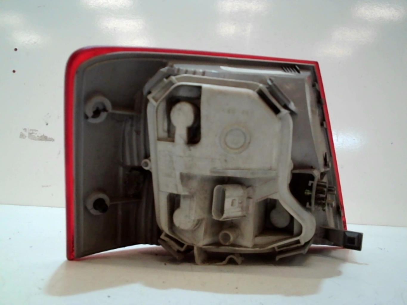 Feu arriere principal droit (feux) AUDI A4 2 AVANT PHASE 2 BREAK Diesel - 1