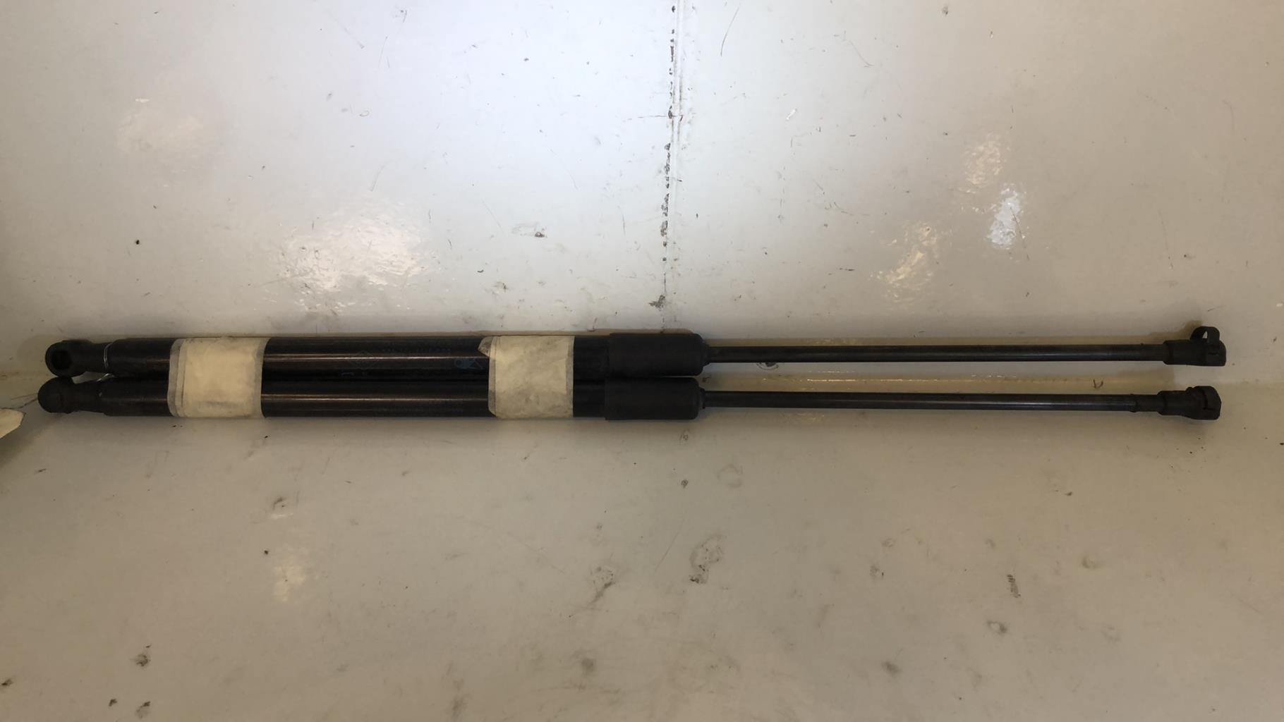 Verin de coffre RENAULT MEGANE 4 PHASE 1 BREAK Diesel - 1