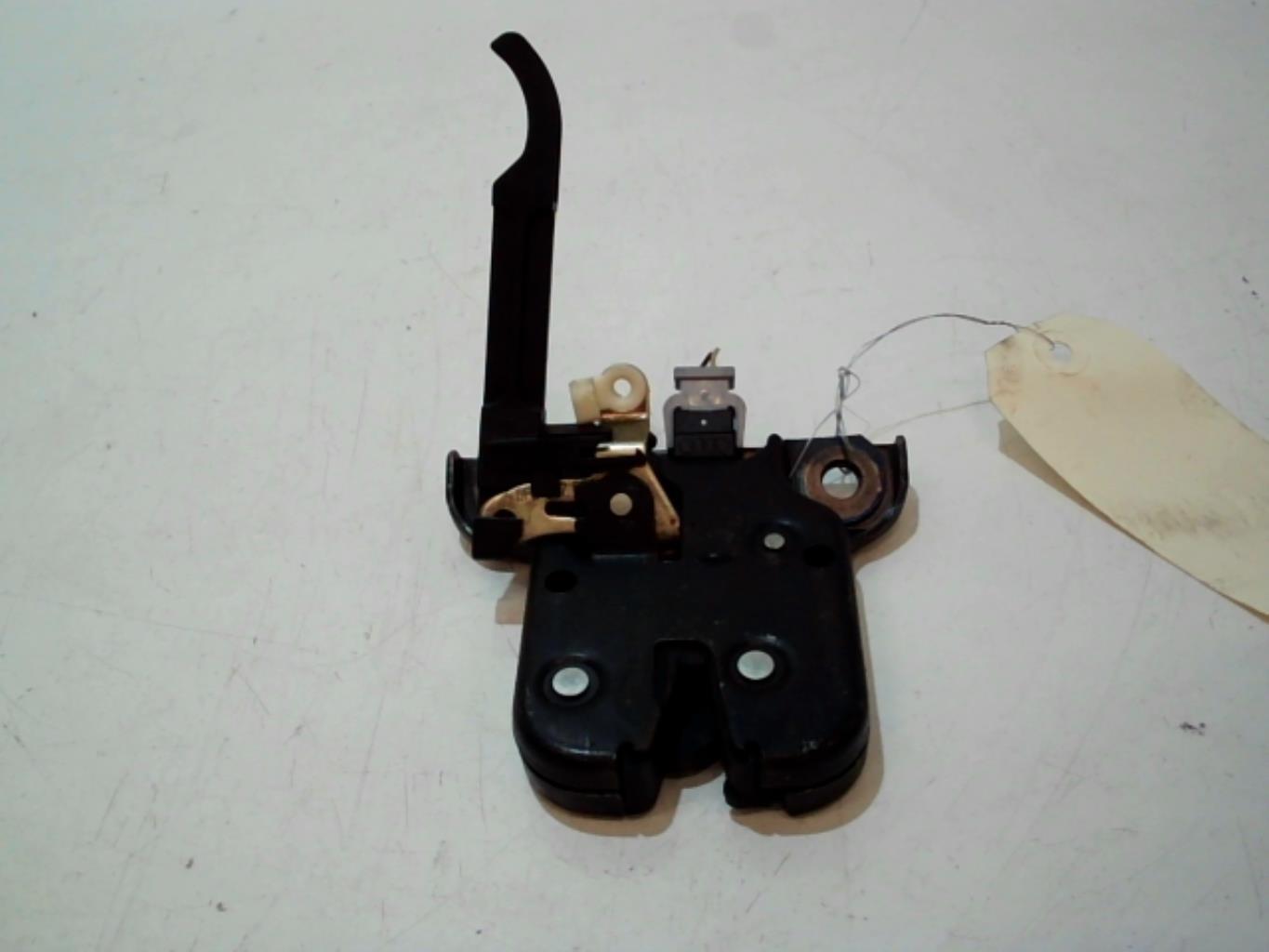 Serrure de coffre AUDI A3 2 PHASE 1 Essence - 1