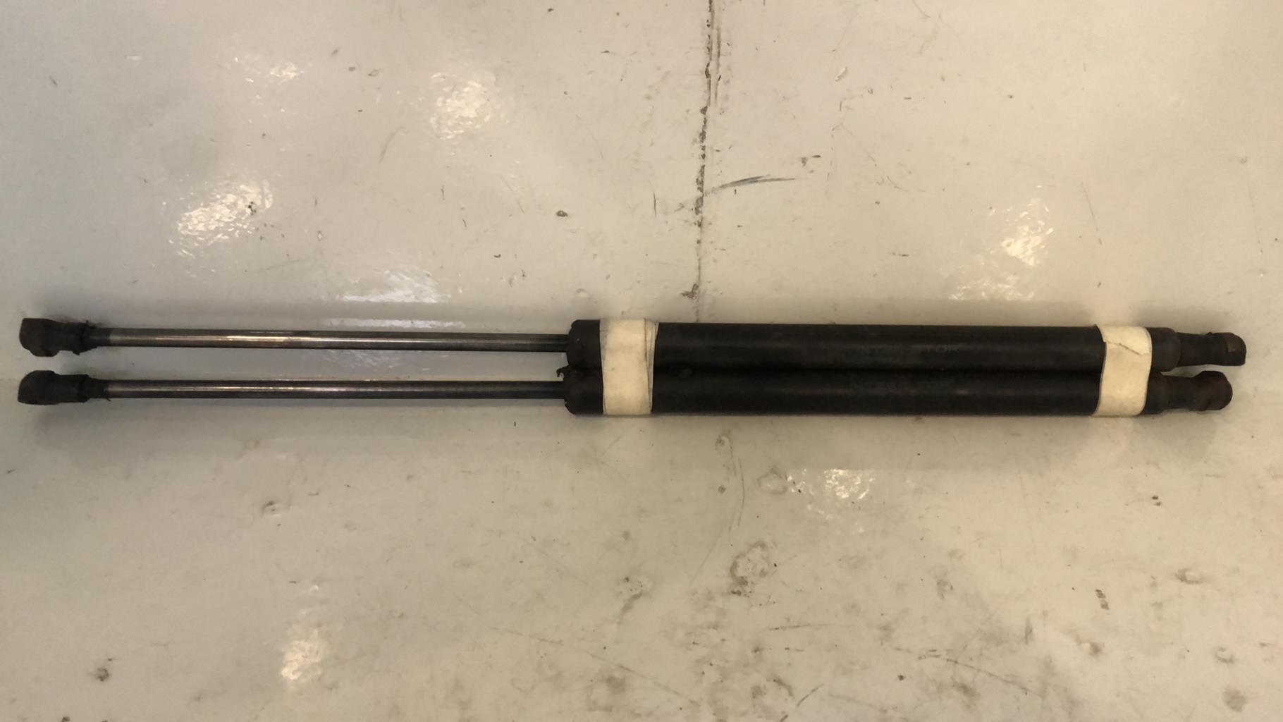 Verin de coffre AUDI A4 2 AVANT PHASE 1 BREAK Diesel - 1