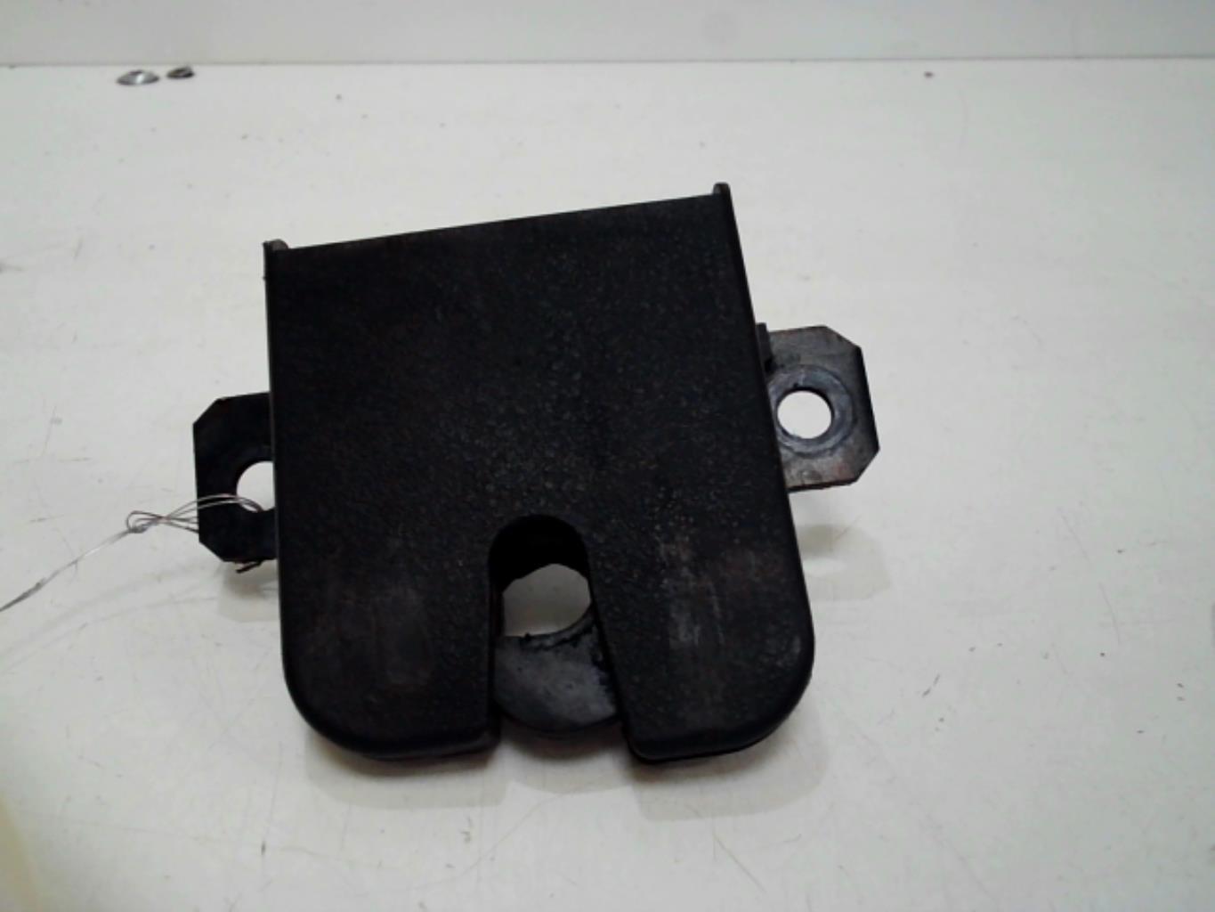 Serrure de coffre VOLKSWAGEN GOLF 4 Diesel - 1