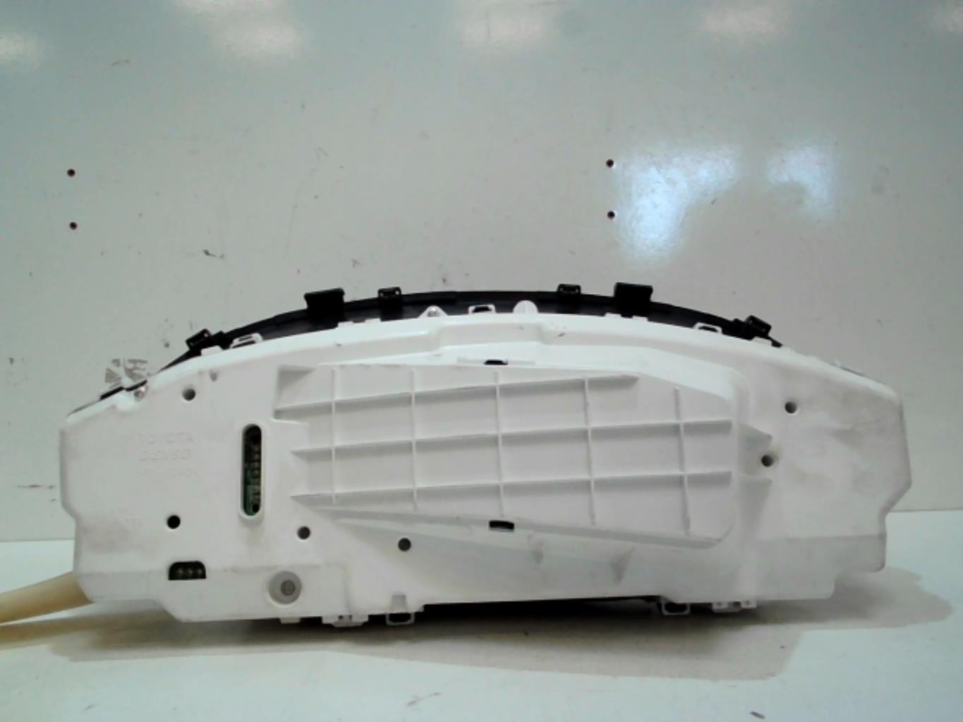 Compteur TOYOTA YARIS 2 PHASE 1 Essence - 1