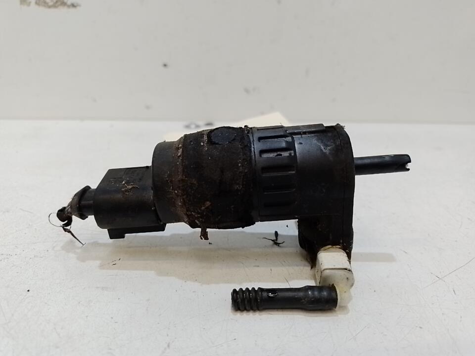 Pompe lave glace avant AUDI A4 3 AVANT PHASE 1 BREAK Diesel - 1