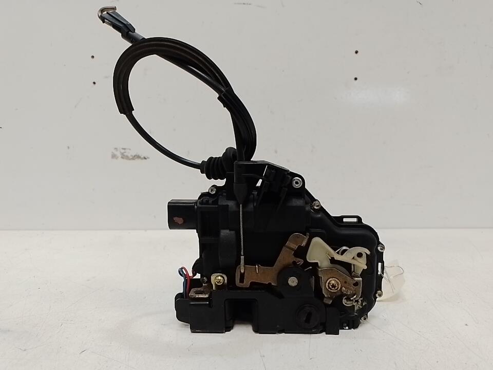 Serrure arriere droit VOLKSWAGEN BORA Essence - 1