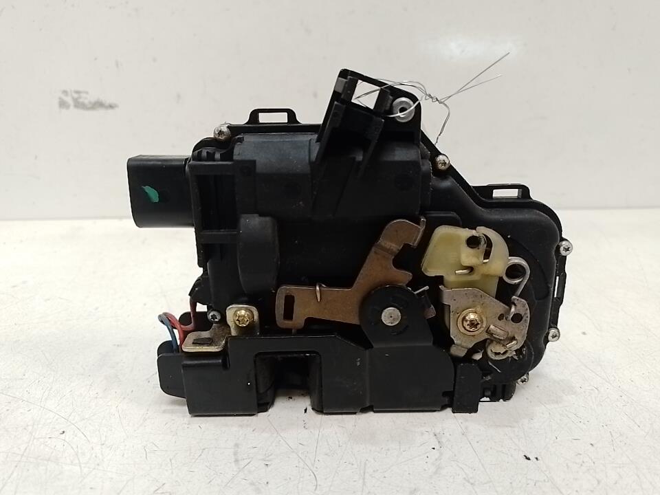Serrure avant droit VOLKSWAGEN BORA Essence - 1