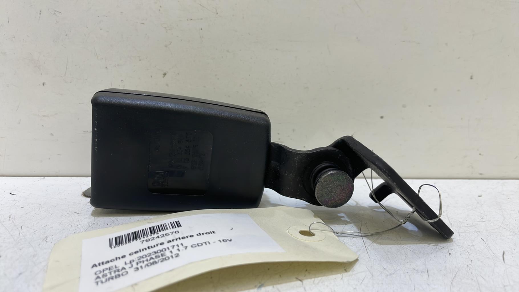 Attache ceinture arriere droit OPEL ASTRA J PHASE 1 Diesel - 1