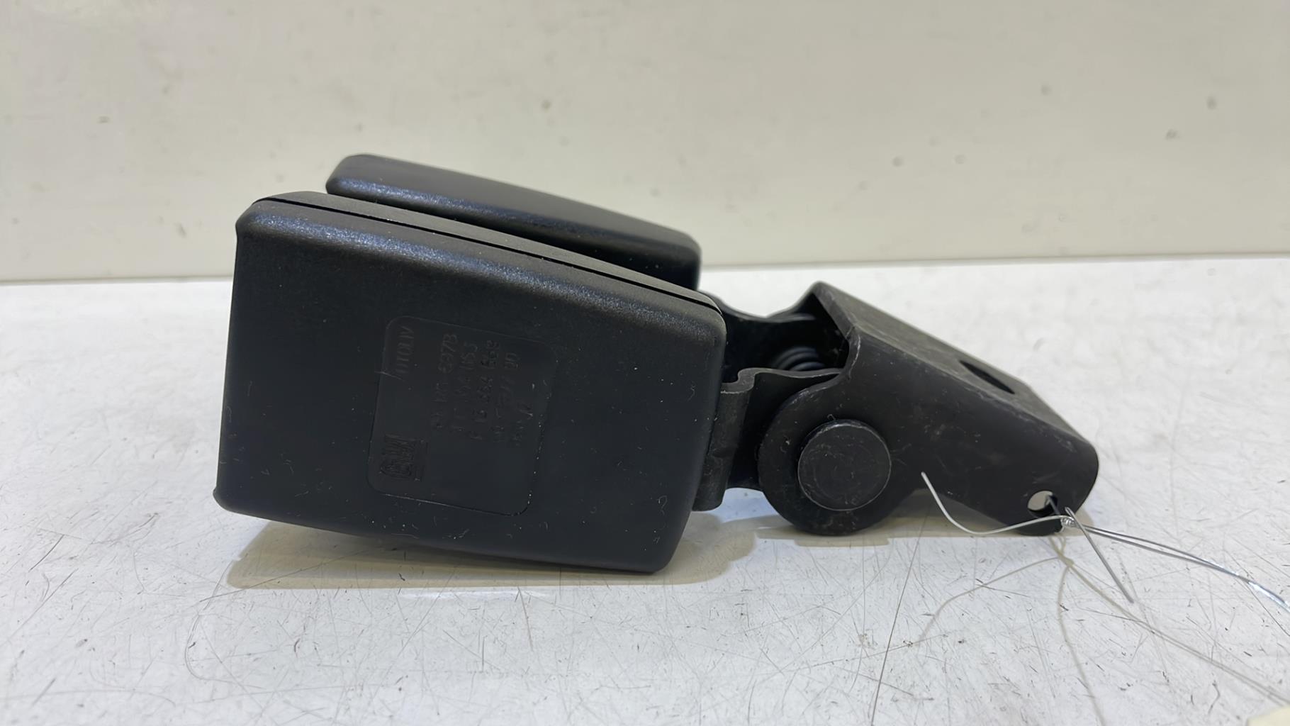 Attache ceinture arriere gauche OPEL ASTRA J PHASE 1 Diesel - 1