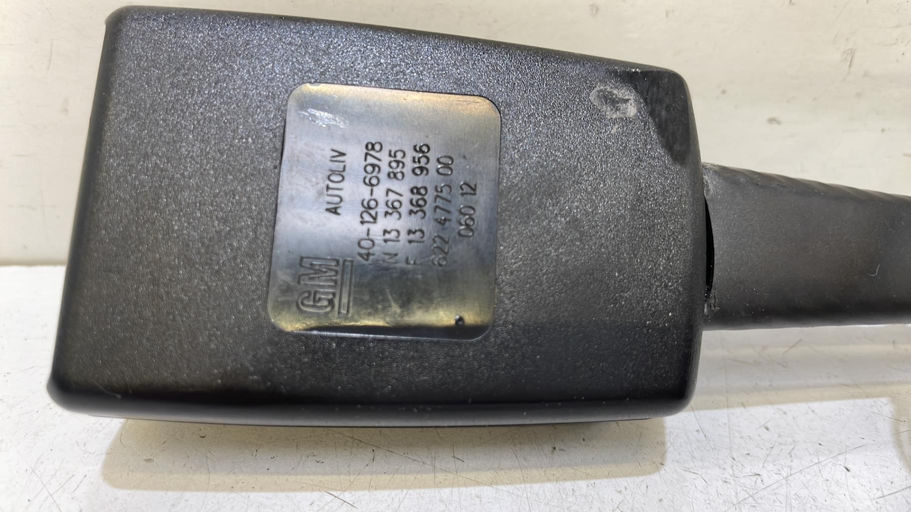 Attache ceinture avant gauche OPEL ASTRA J PHASE 1 Diesel - 1