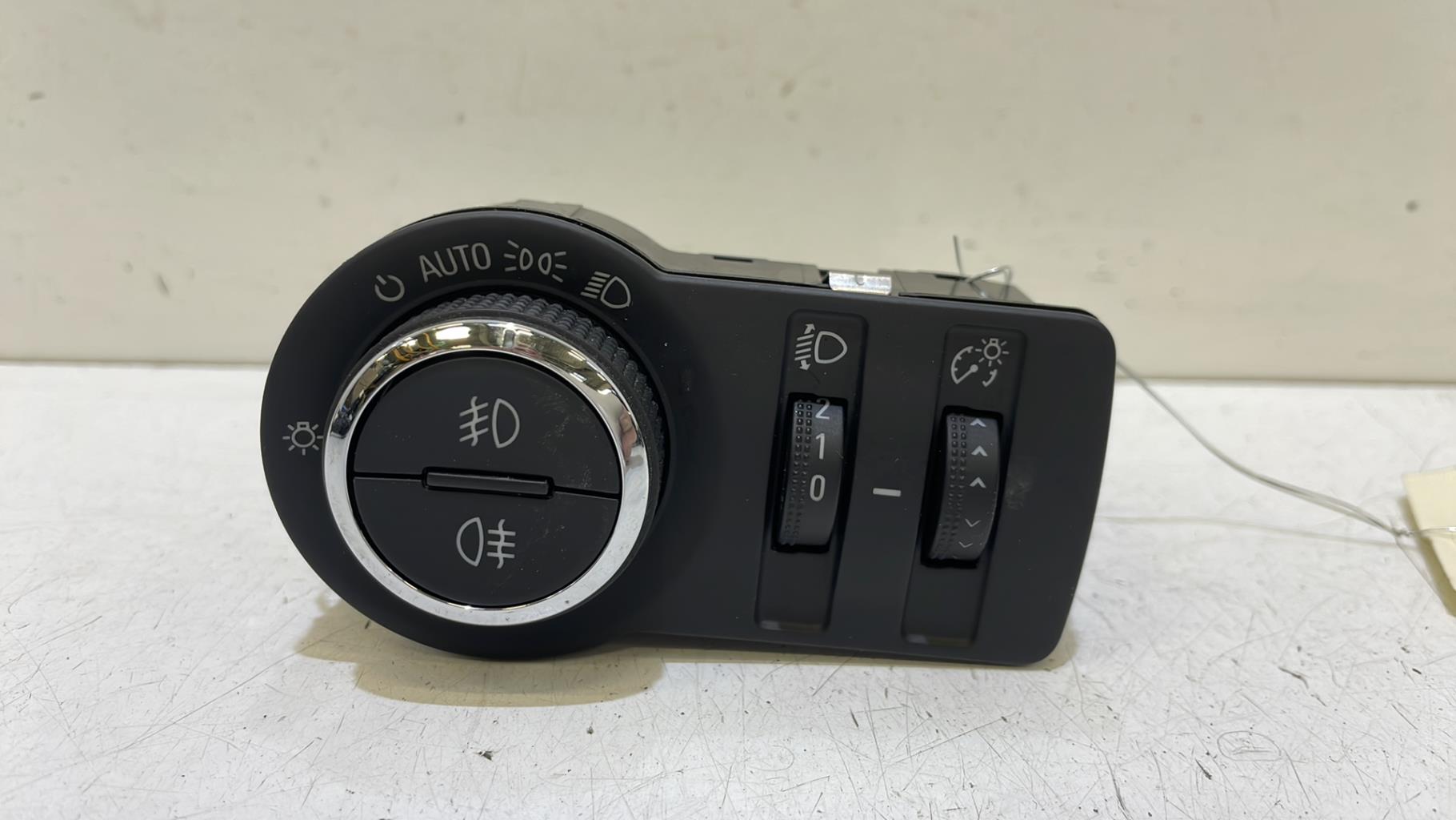 Commande de phare OPEL ASTRA J PHASE 1 Diesel - 1