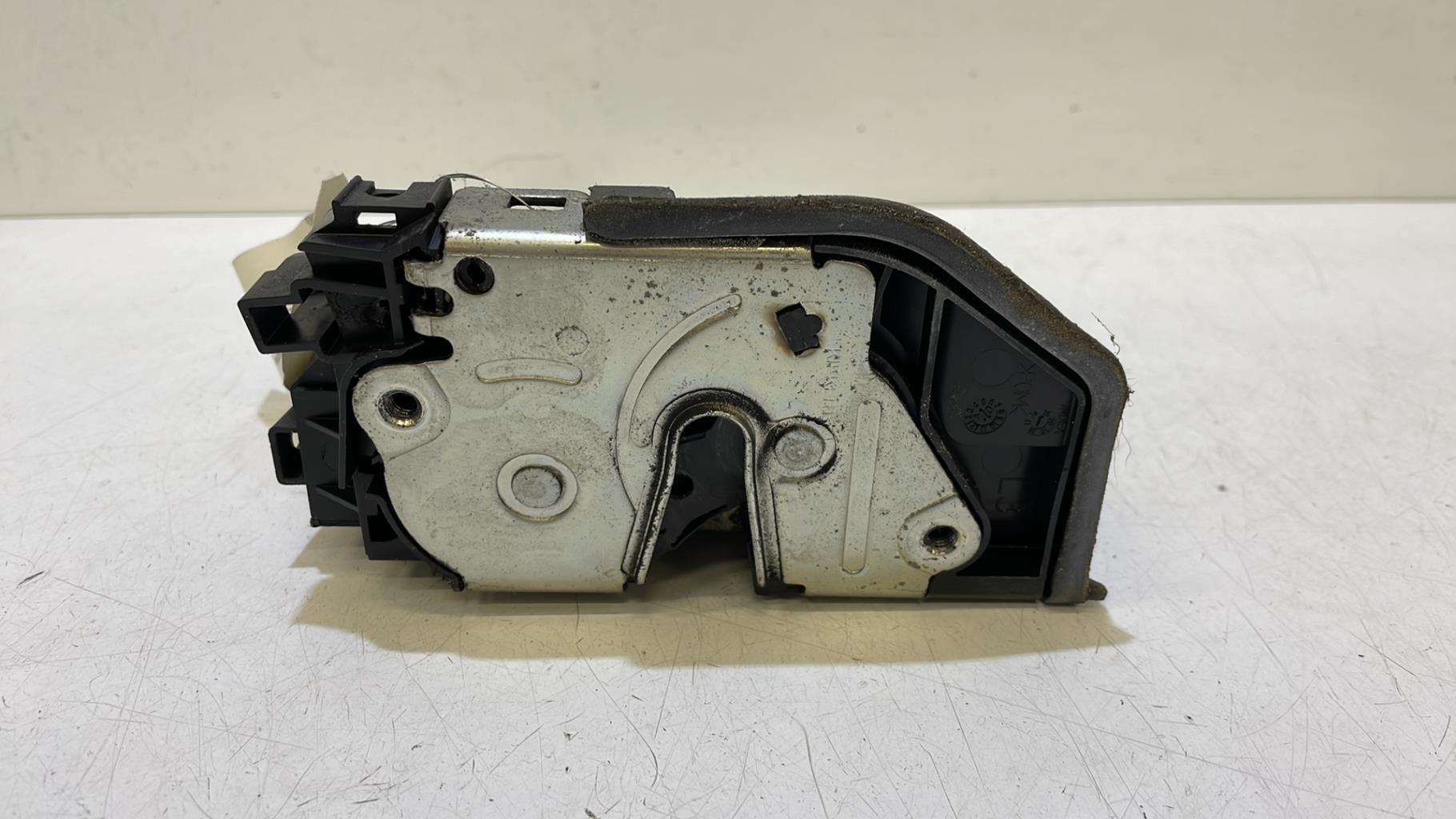 Serrure arriere gauche BMW X3 E83 PHASE 1 Diesel - 1
