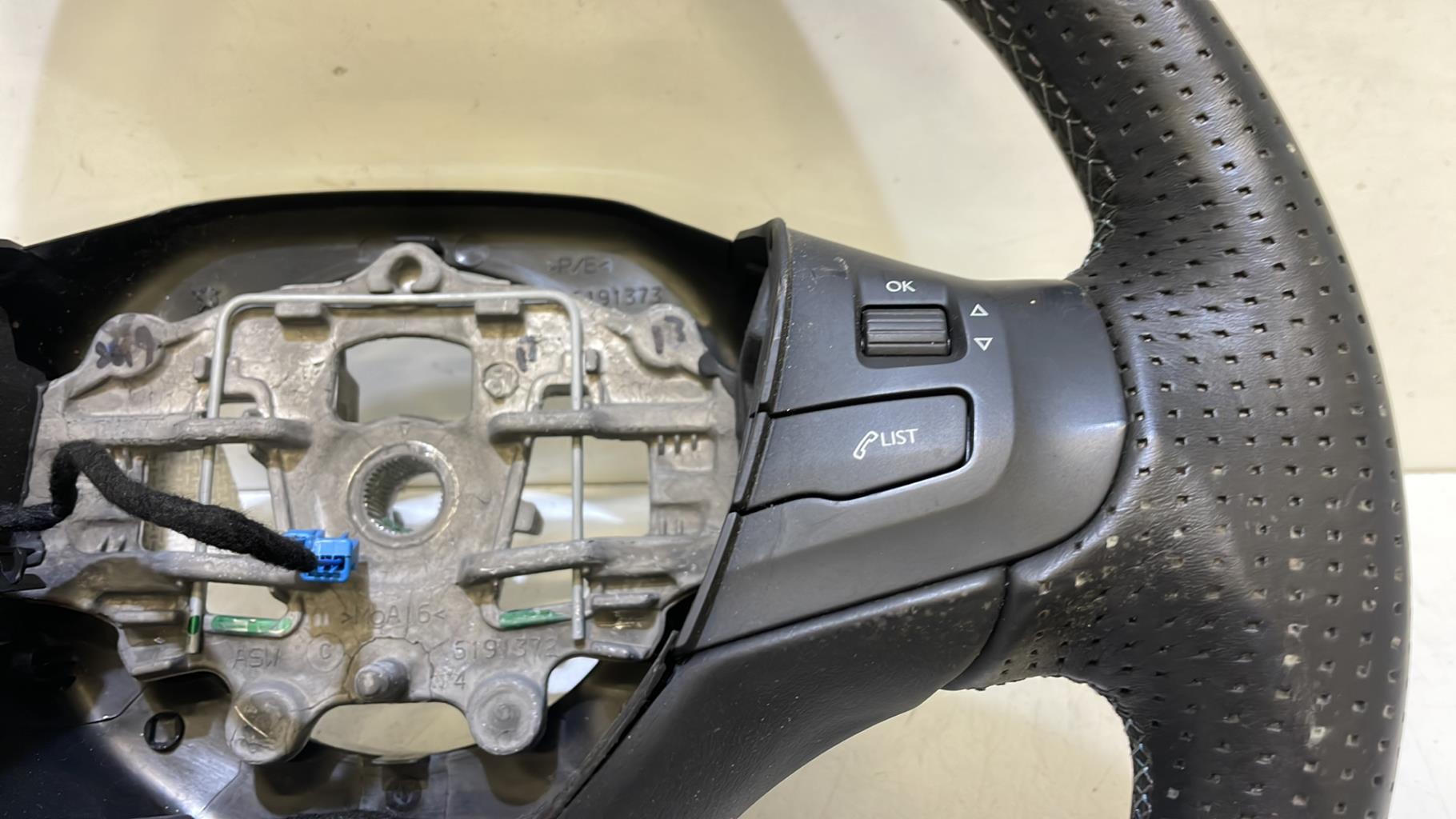 Volant PEUGEOT 2008 1 PHASE 2 Diesel - 1