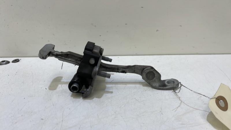 Arret de porte avant gauche RENAULT CLIO 2 PHASE 2 Essence - 1