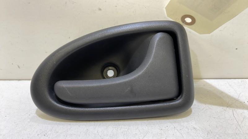 Poignee interieur arriere droit RENAULT CLIO 2 PHASE 2 Essence - 1