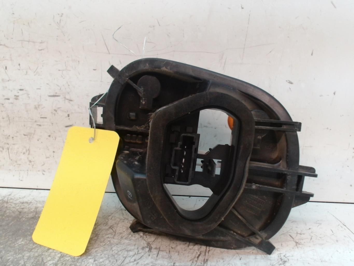 Base portalampade fanale posteriore destro PEUGEOT 208 1 PHASE 2 Diésel - 1