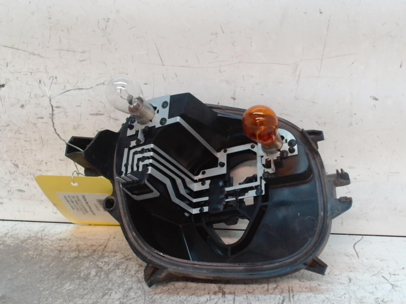 Base portalampade fanale posteriore sinistro PEUGEOT 208 1 PHASE 2 Diésel - 1