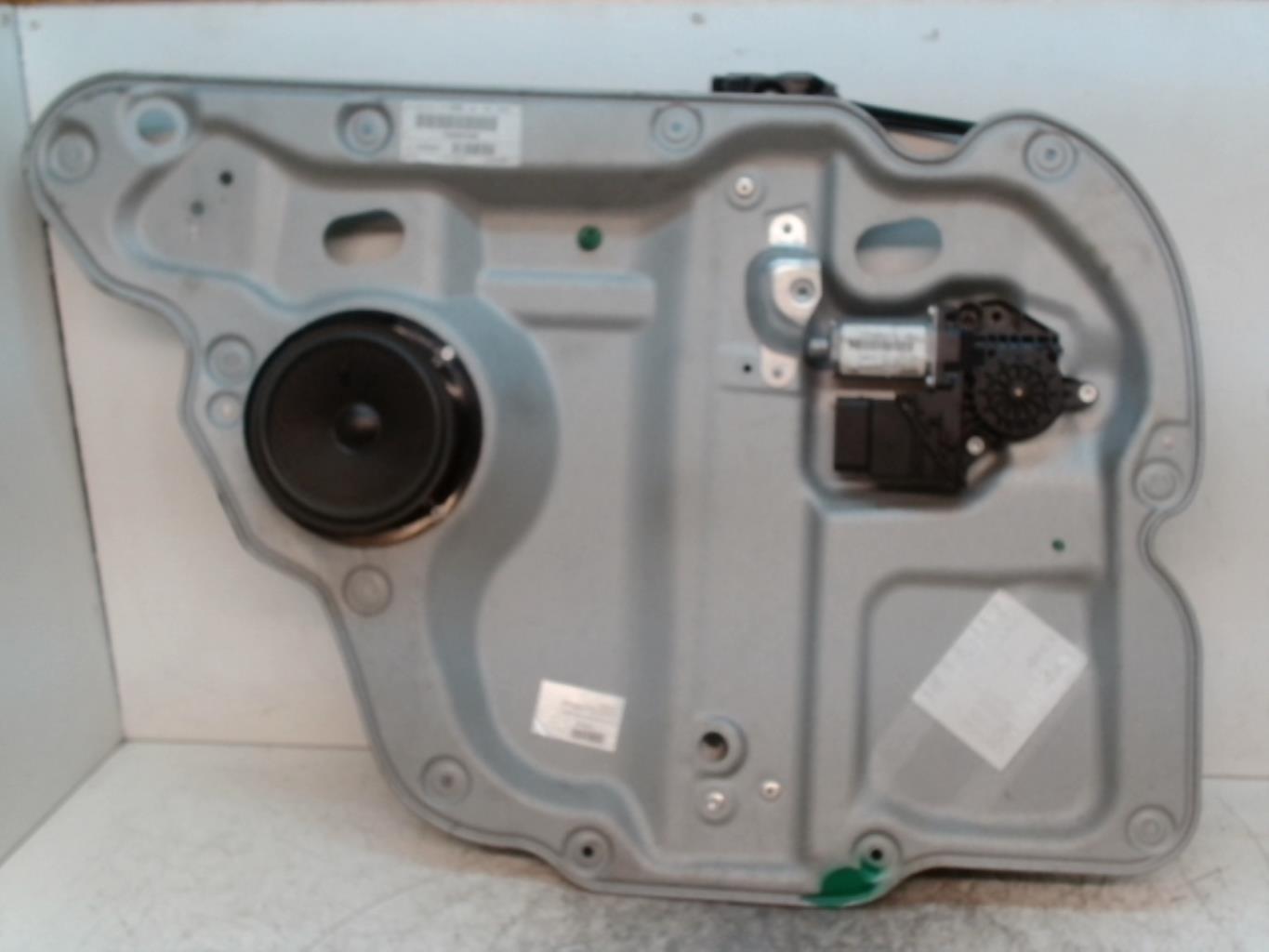 Alzacristalli elettrico posteriore sinistro VOLKSWAGEN TOURAN 2 Diésel - 1