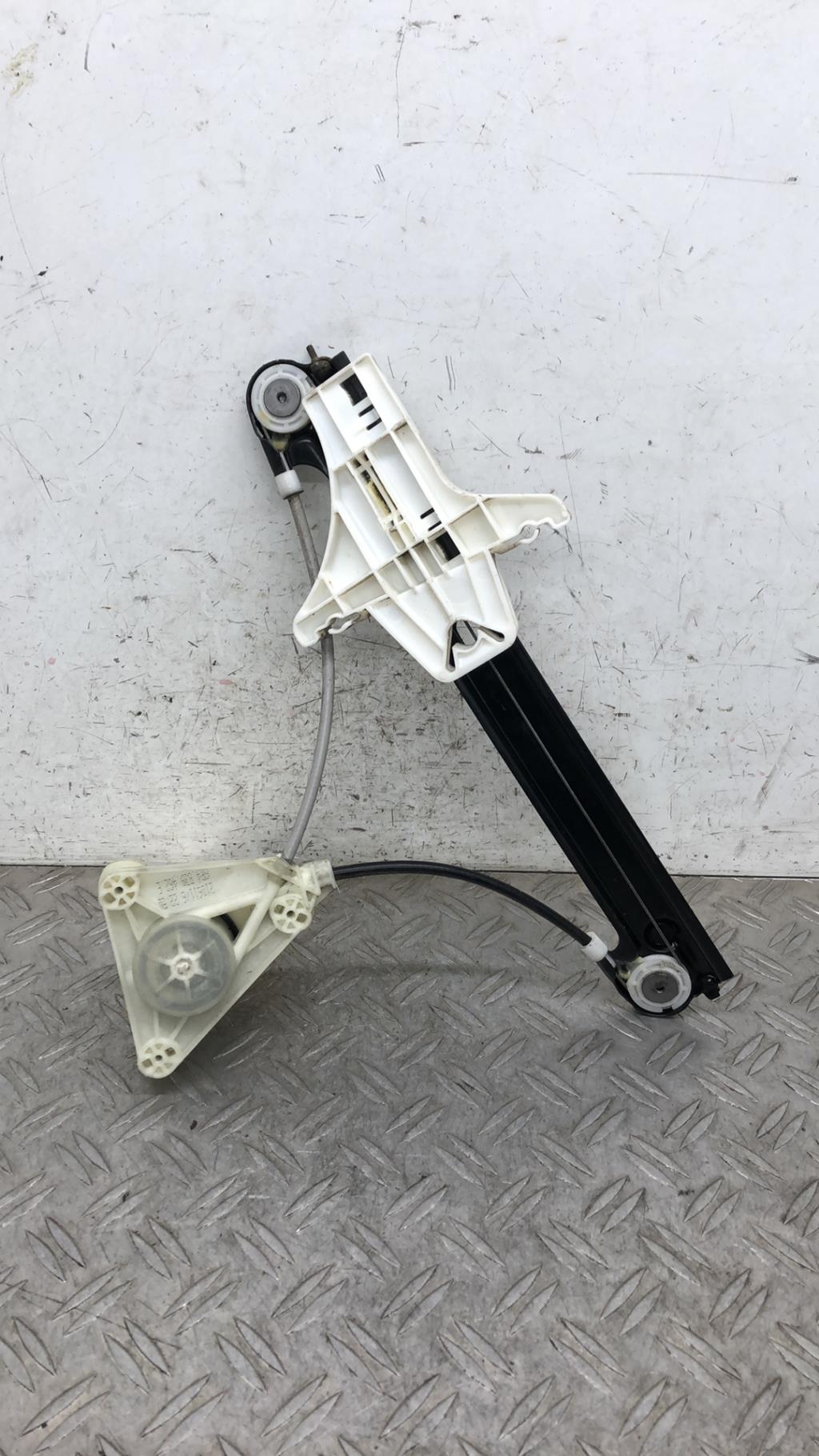 Alzacristalli manuale posteriore destro VOLKSWAGEN POLO 5 PHASE 1 Gasolina - 1