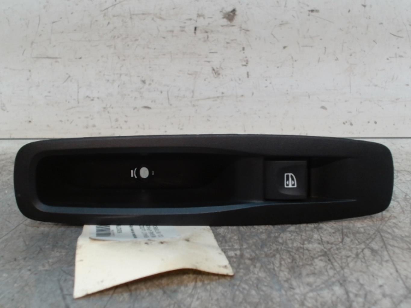 Interruttore lavacristalli posteriore destro RENAULT MEGANE 4 PHASE 1 Diésel - 1