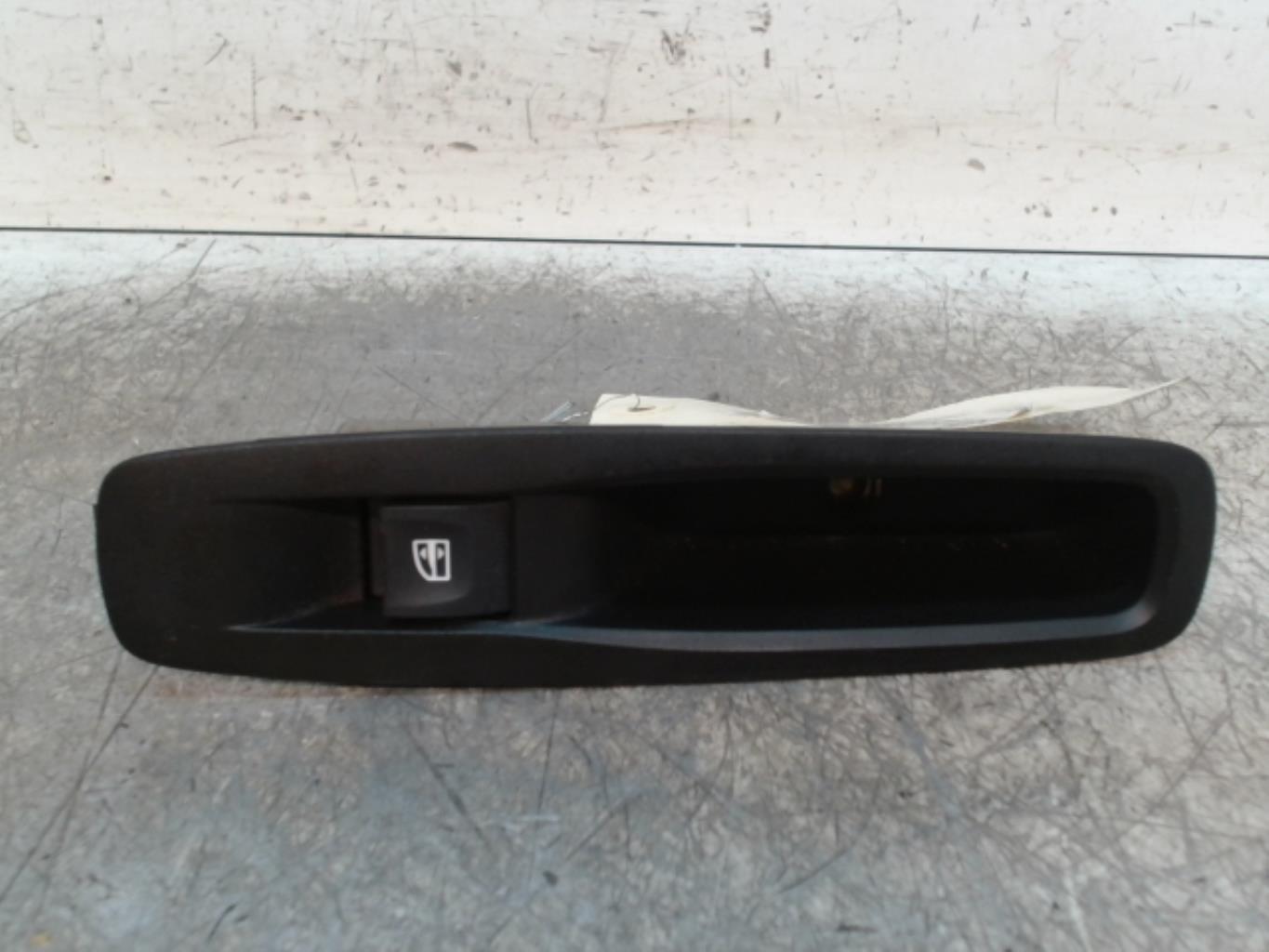 Interruttore lavacristalli posteriore sinistro RENAULT MEGANE 4 PHASE 1 Diésel - 1
