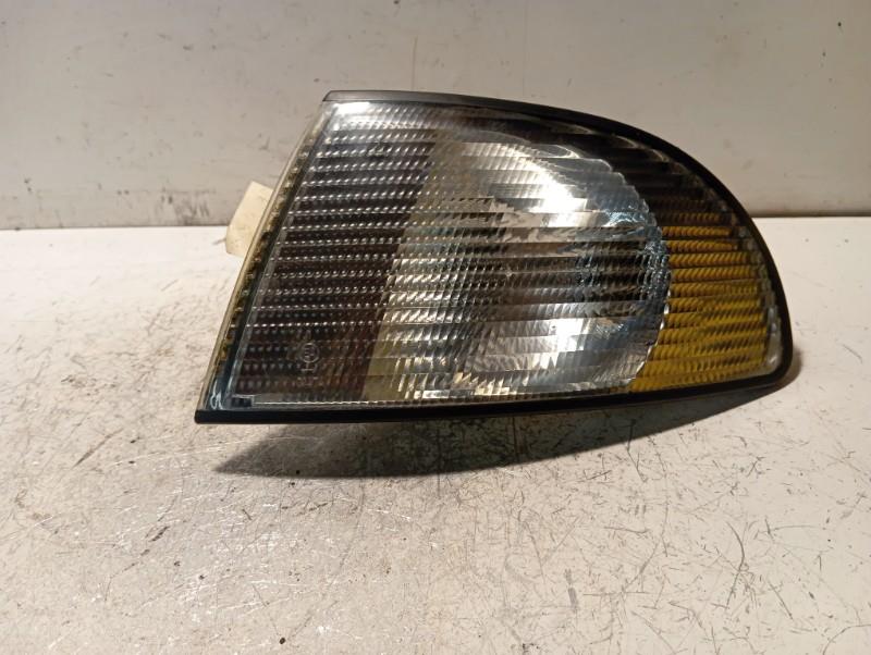 Optique avant secondaire gauche (feux)(clignotant) AUDI A4 1 PHASE 1 Essence - 1