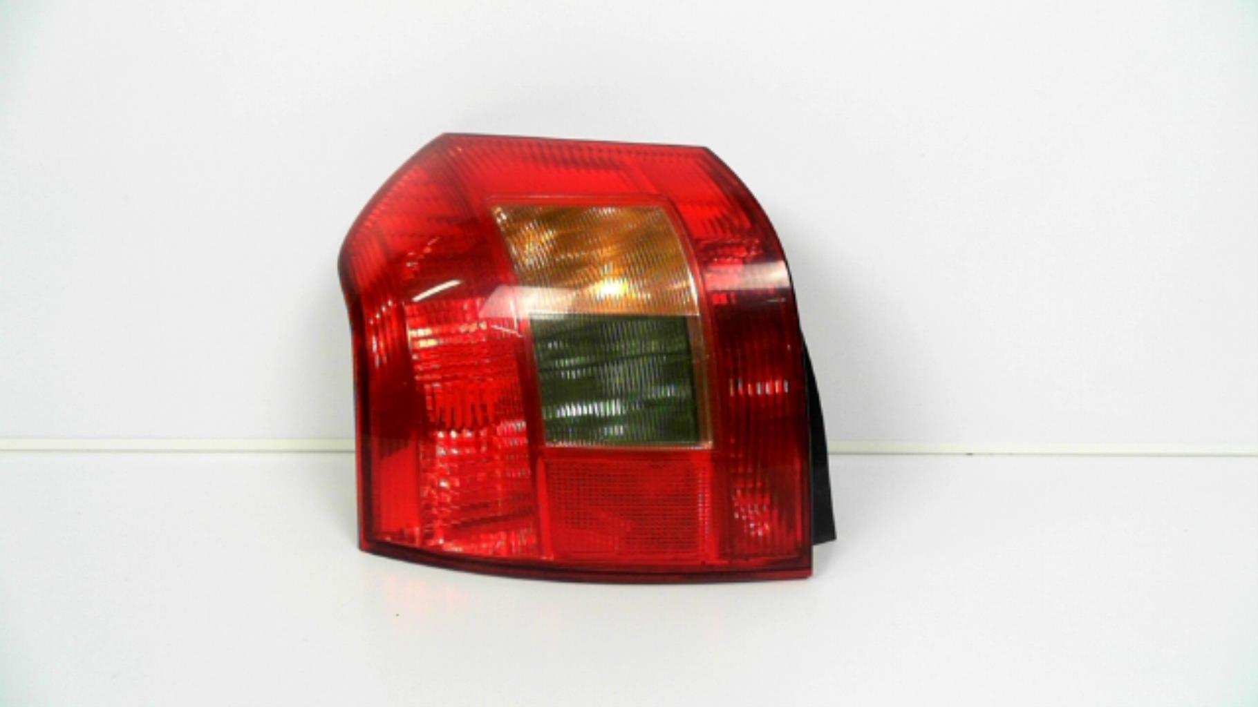 Fanale posteriore principale sinistro (luci) TOYOTA COROLLA 10 PHASE 1 Diésel - 1