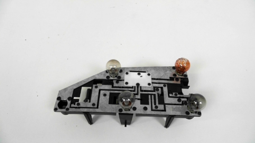 Base portalampade fanale posteriore destro PEUGEOT 406 PHASE 1 Diésel - 1