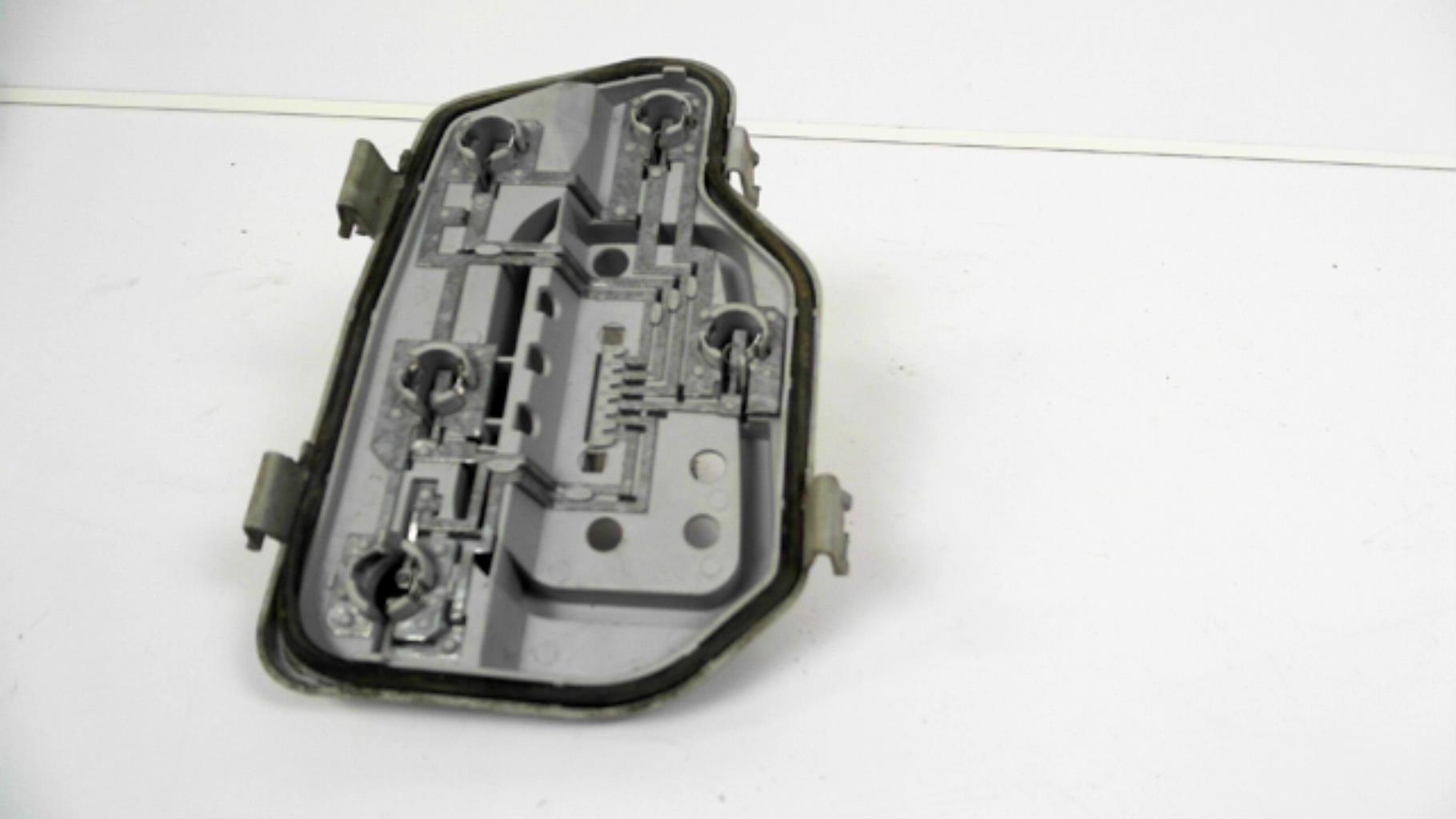 Base portalampade fanale posteriore destro VOLKSWAGEN POLO 4 PHASE 1 Diésel - 1