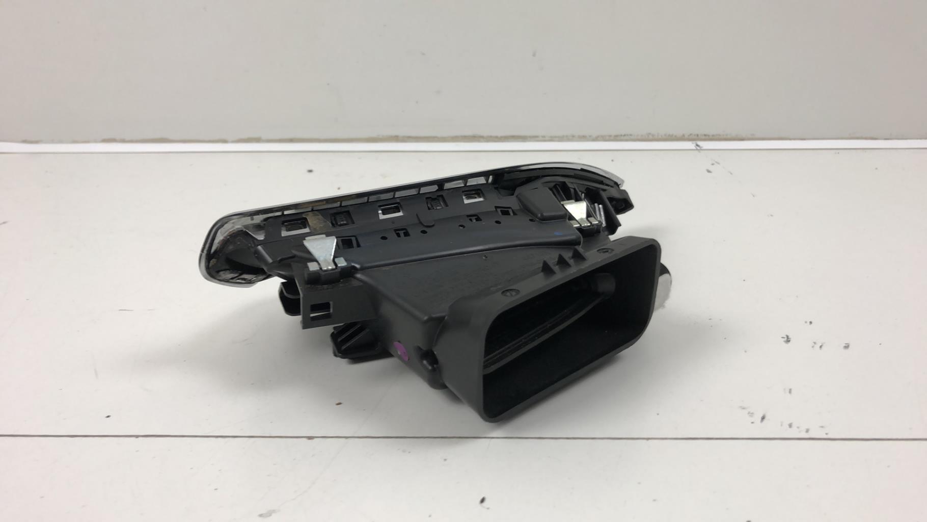 Bocchetta aerazione cruscotto anteriore destra PEUGEOT 208 1 PHASE 1 Diésel - 1