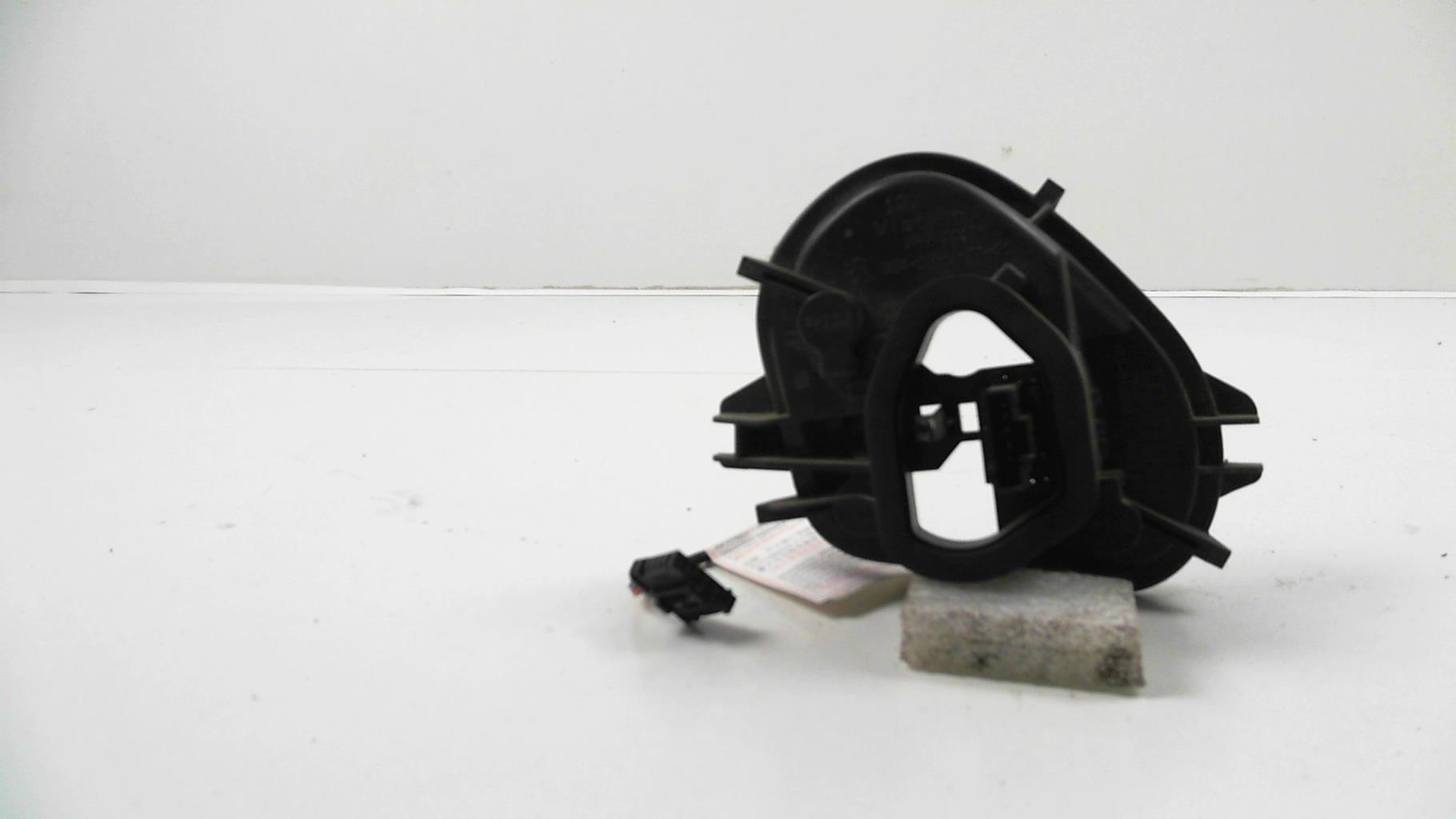 Base portalampade fanale posteriore destro PEUGEOT 208 1 PHASE 1 Diésel - 1