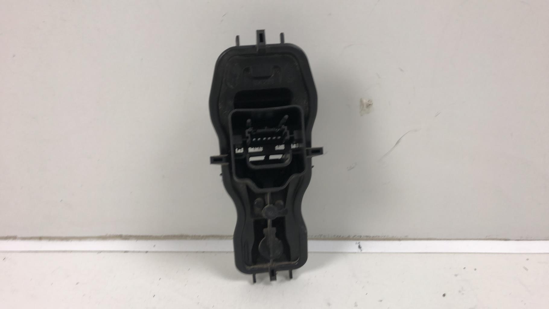 Base portalampade fanale posteriore sinistro RENAULT SCENIC 2 PHASE 2 Diésel - 1