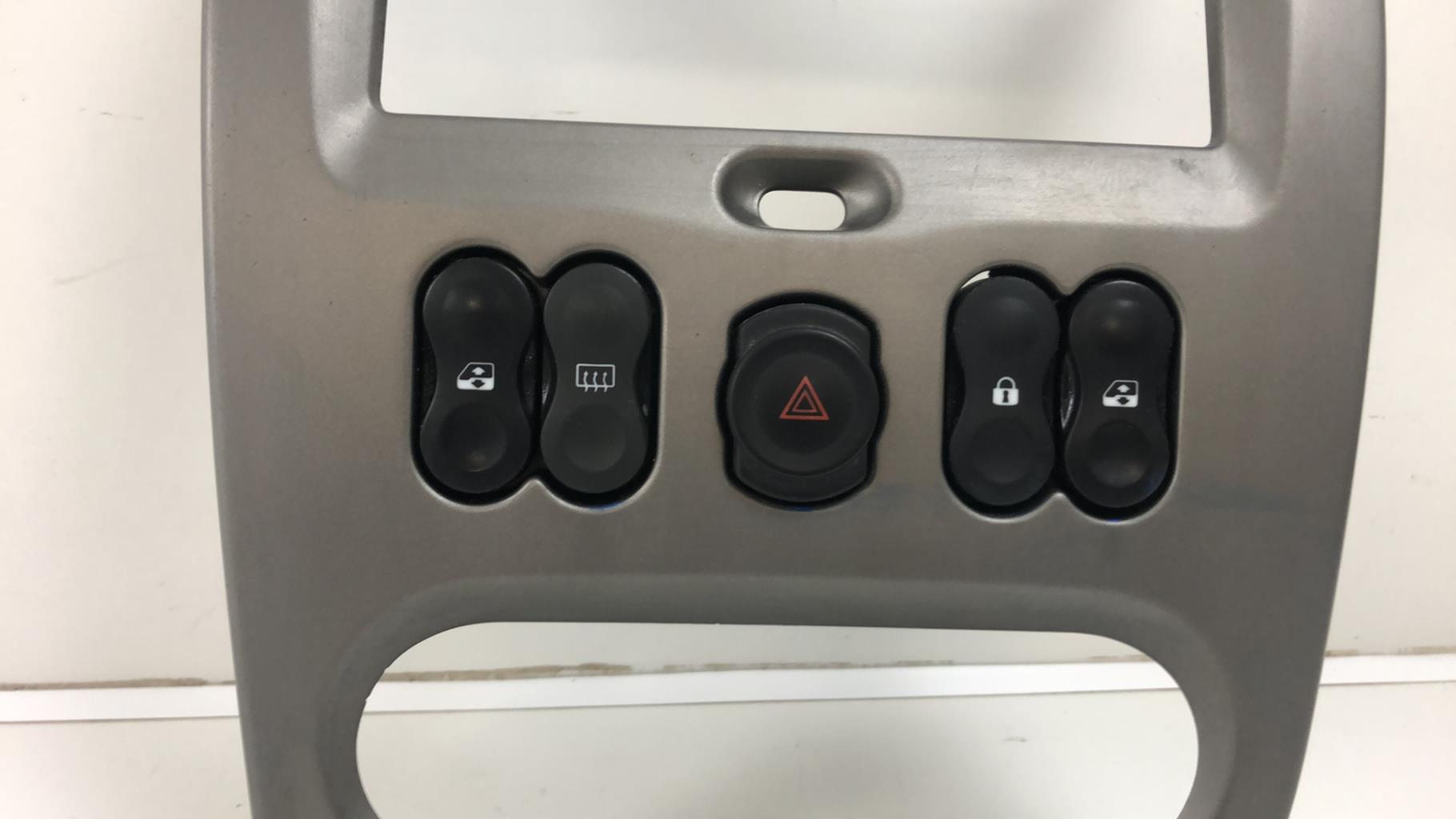 Console central (interieur plastique) DACIA DUSTER 1 PHASE 1 Diesel - 1
