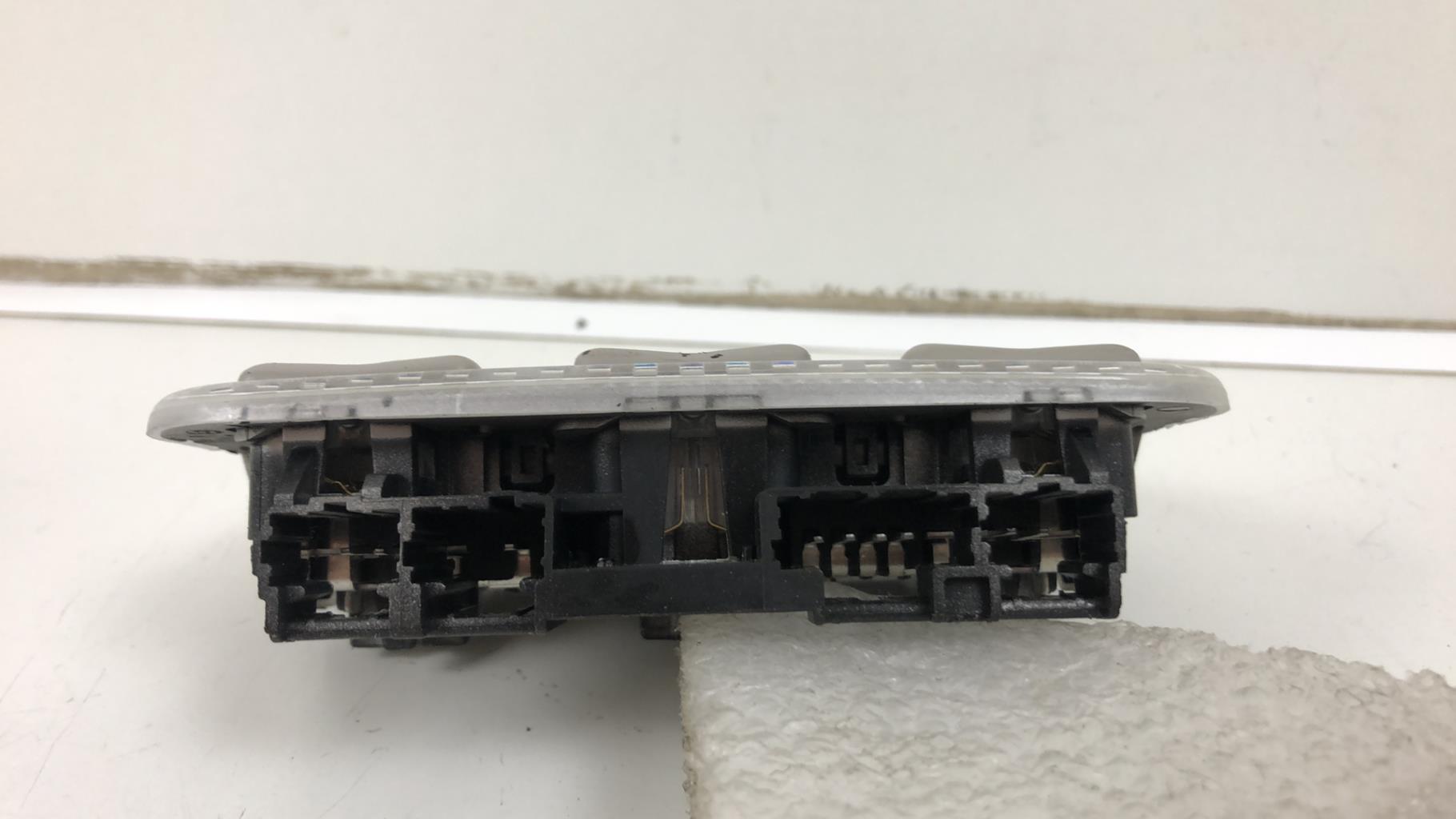 Eclairage de plafonnier CITROEN C4 1 PHASE 2 Diesel - 1