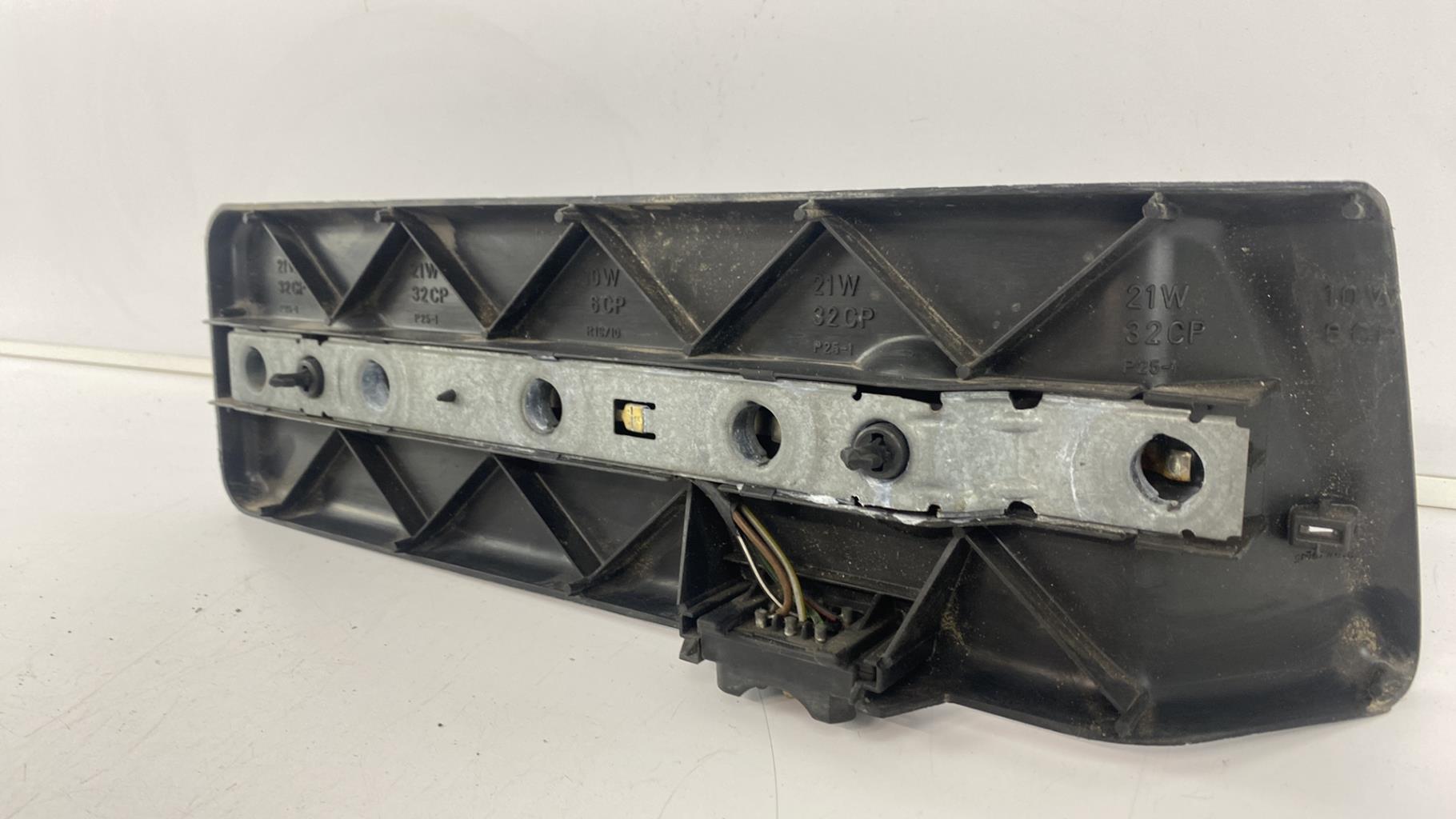 Base portalampade fanale posteriore destro MERCEDES 190 W201 PHASE 1 Diésel - 1