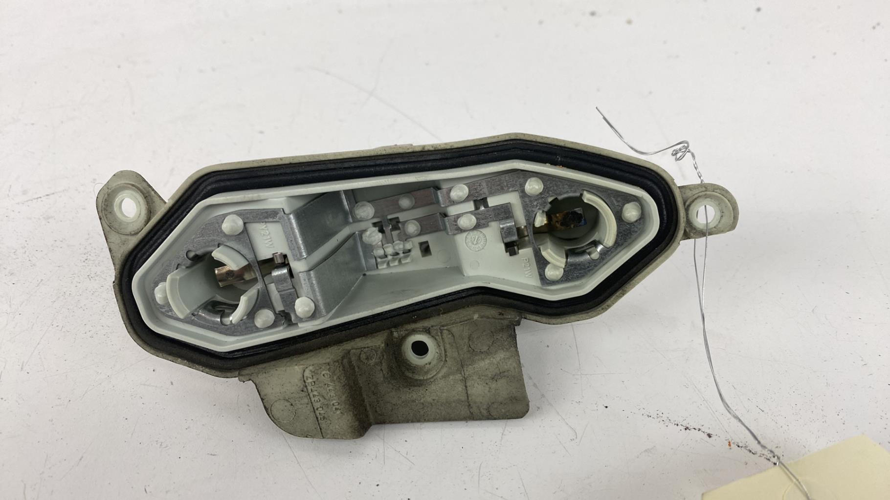 Base portalampade fanale posteriore sinistro OPEL VECTRA C PHASE 1 BREAK Diésel - 1