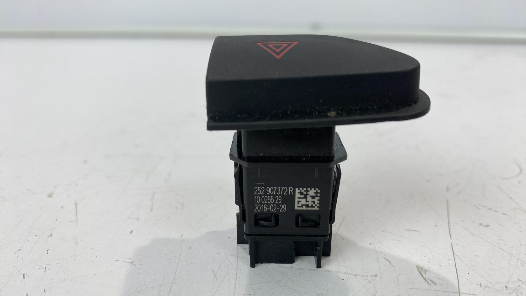 Bouton de warning RENAULT CLIO 4 PHASE 1 Diesel - 1