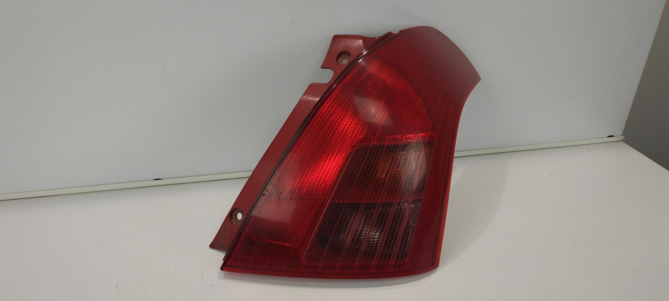 Fanale posteriore principale destro (luci) SUZUKI SWIFT 3 Gasolina - 1