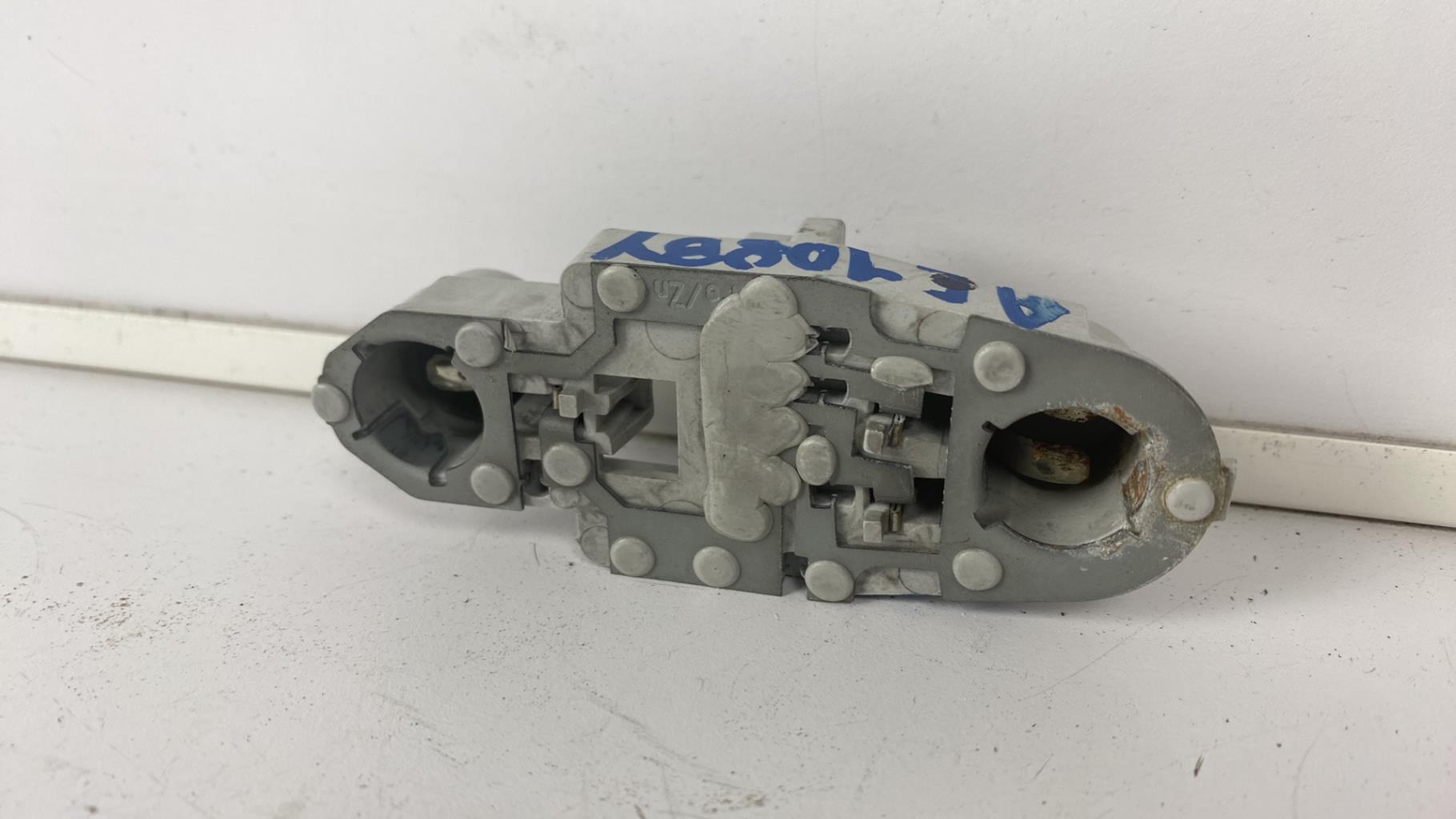 Base portalampade fanale posteriore destro FORD MONDEO 3 PHASE 1 Diésel - 1